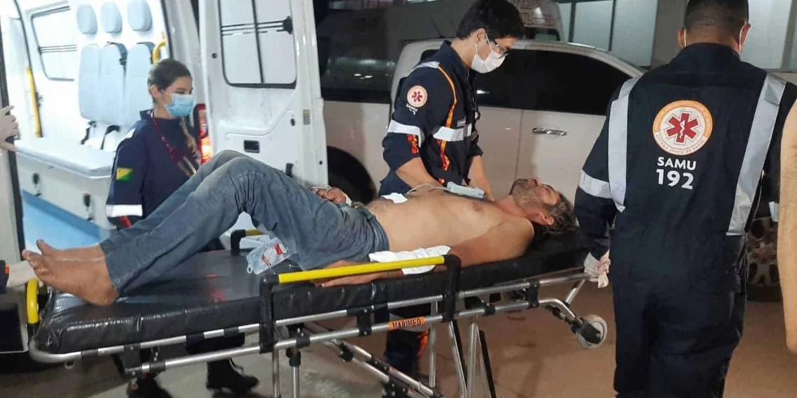 Uma equipe de socorristas do Samu esteve no local e, após prestar os primeiros atendimentos à vítima, a encaminhou ao Pronto-Socorro da capital (Foto: Cedida)
