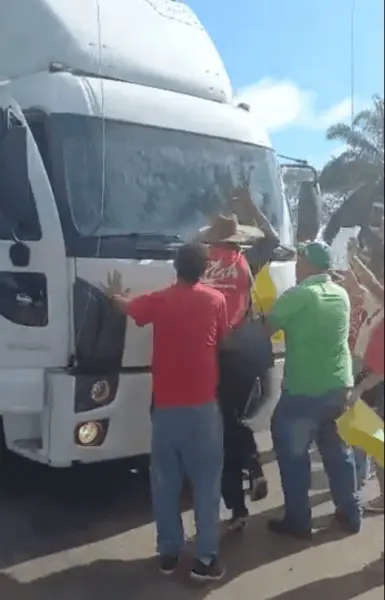 Estudantes protestam contra cortes no orçamento da Ufac e Ifac