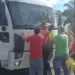 Motorista de caminhão invade bloqueio feito por estudantes da Ufac e quase provoca acidente 9 Motorista de caminhão invade bloqueio feito por estudantes da Ufac e quase provoca acidente