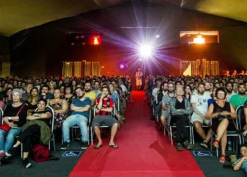 É lei: cinemas do Acre devem disponibilizar sessões adaptadas às crianças e adolescentes com autismo