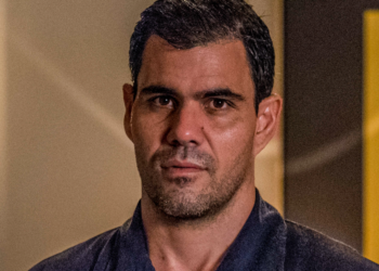 ‘Levo paulada’, diz Juliano Cazarré sobre dificuldade em ser católico no meio artístico