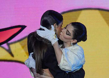 Bianca Andrade e GKay se beijam no MTV Miaw 2022, confira o vídeo