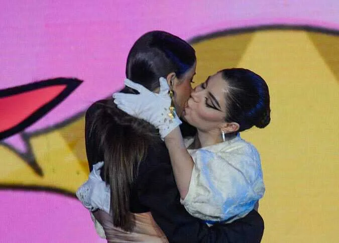 Bianca Andrade e GKay se beijam no MTV Miaw 2022, confira o vídeo