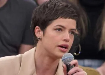 Agatha Moreira fala demais, causa 'climão' com galã casado de Pantanal: "Queria falar nada não"