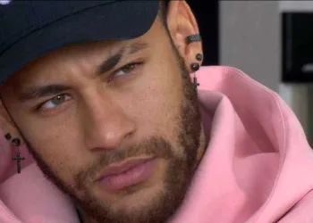 Neymar dá invertida em seguidora após comentário sobre relacionamento