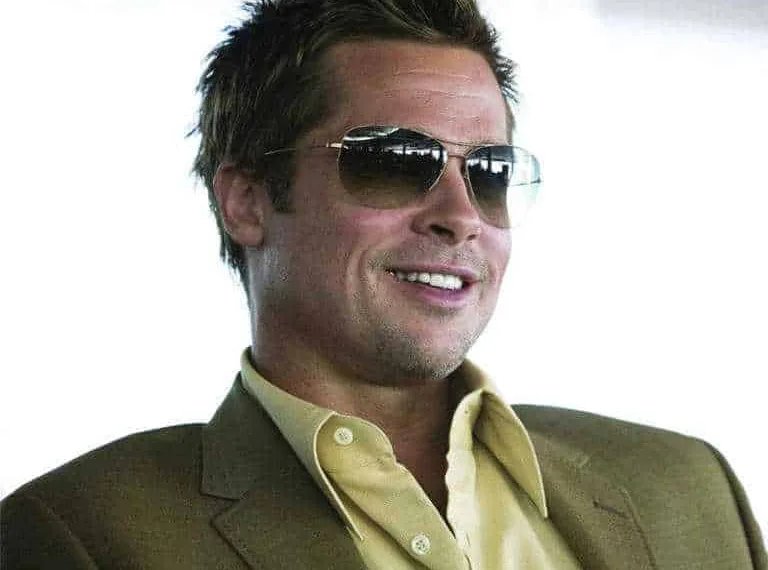 Brad Pitt vai de saia ao tapete vermelho de “Trem Bala”