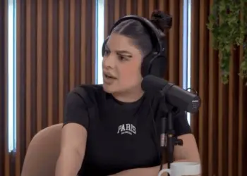 Após beijar Ary Fontoura, Gkay tira férias de homem: 'Dando muito trabalho'