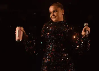 Após 10ª separação de Fernando, Maiara dispara durante show: 'Tá doendo o chifre'