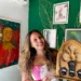Roberta Marisa é uma das artistas selecionadas no Acre para pintar a réplica de um rádio estilo capelinha dos anos 40