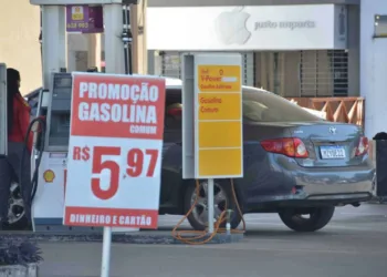 Após redução do ICMS, litro da gasolina é vendido a menos de R$ 6 em postos da capital