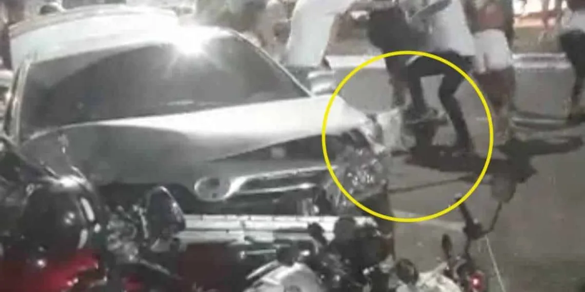 Motorista perde controle, colide contra veículos e é linchado por integrantes de facção criminosa