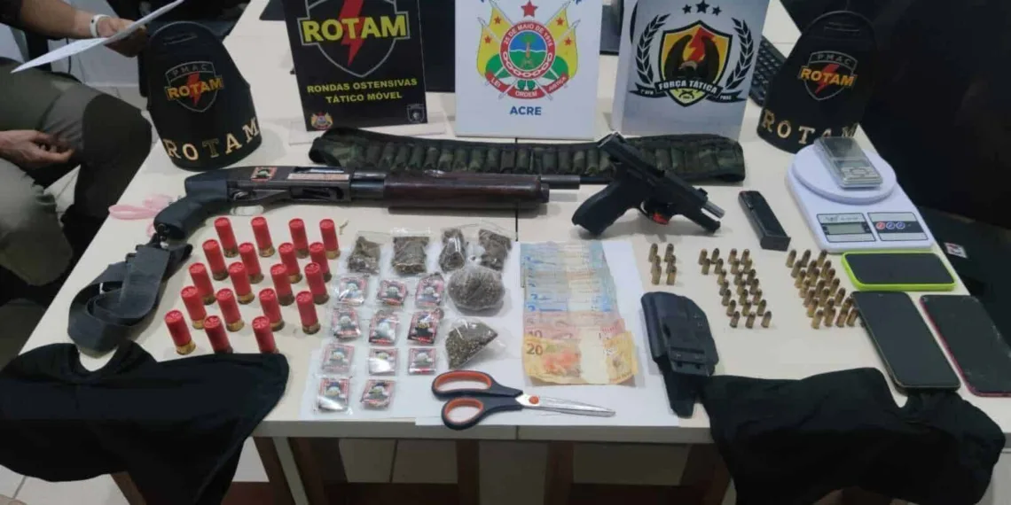 PM é acionada em ocorrência de violência doméstica, mas descobre 'escritório do crime' no bairro Mocinha Magalhães