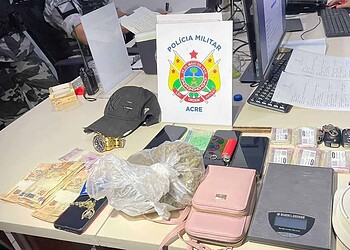 Após denúncia, militares perseguem carro suspeito e prendem quatro pessoas com drogas no bairro Alto Alegre