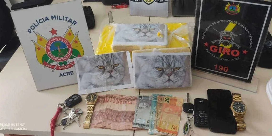 Acusados tentaram fugir, mas foram presos e a droga apreendida (Foto: Ascom/PMAC)