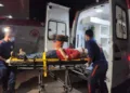 Acidente envolvendo moto e bicicleta deixa três feridos em Rio Branco; jovem está em estado grave no Pronto-Socorro
