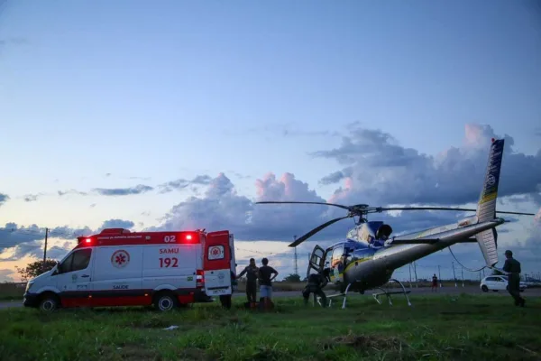 Grávida passa mal e bombeiros fazem parto prematuro durante travessia de balsa no interior do Acre