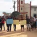 Moradores do Jordão protestam contra alto preço de passagem aérea; Ida e volta para Rio Branco custa R$ 1,5 mil por pessoa