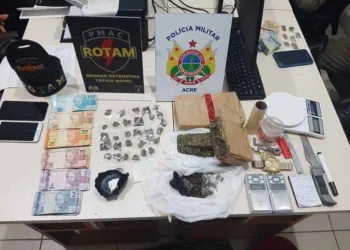 Os traficantes mantinham posse de cerca de 38 papelotes de 'Skank', 3 tijolos de 'Skank' enterrados de aproximadamente 1.800 kg, dois sacos de cocaína, 2 balanças de precisão e uma quantia em dinheiro totalizando R$ 762.00, possivelmente oriundo do tráfico.
