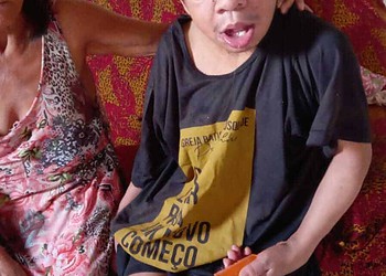 O irmão de Samara, José Vanis Souza, tem 33 anos e possui retardo mental grave, como sequela de paralisia infantil (Foto: Arquivo da família)