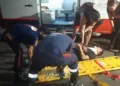 Homem tem perna decepada em colisão com carreta de reboque