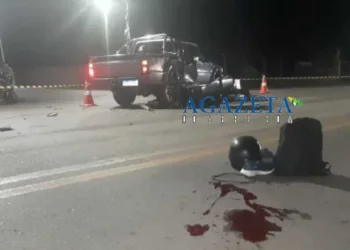 Jovem morre na AC 40 após acidente envolvendo moto e caminhonete