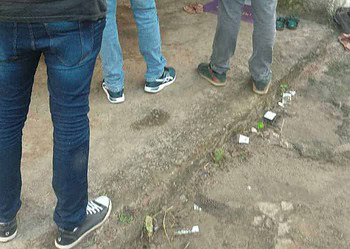 No endereço de cumprimento do mandado, dezenas de cartões de crédito foram apreendidos e suspeitos foram interrogados. (Foto: Ascom/PC)