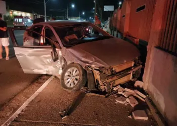 Dois jovens são socorridos pelo Samu após grave acidente na Avenida Getúlio Vargas