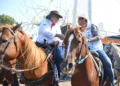 Cavalgada abre Expoacre neste sábado; veja fotos