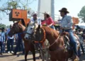 Cavalgada abre Expoacre neste sábado; veja fotos