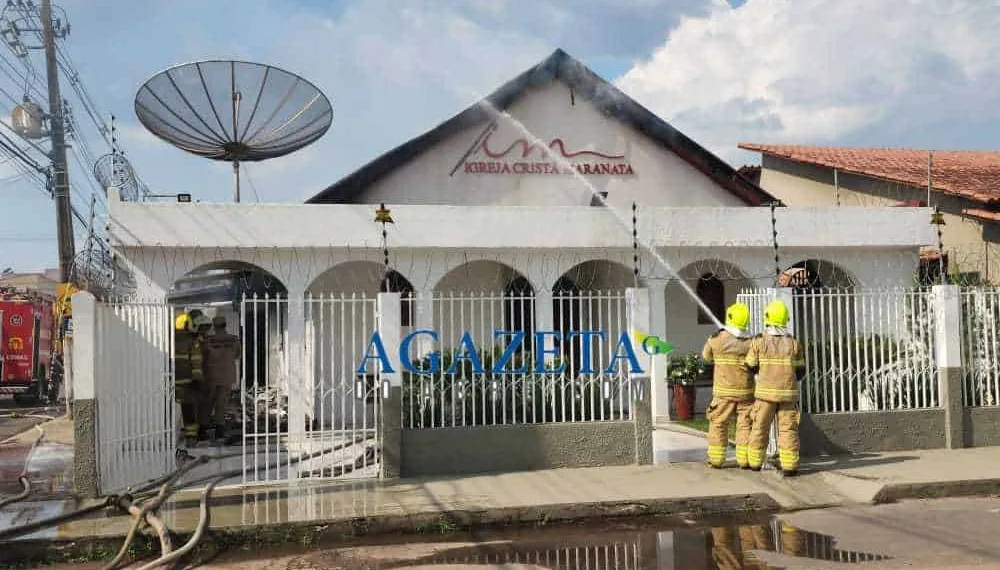 Incêndio destrói interior de igreja recém-reformada na Morada do Sol