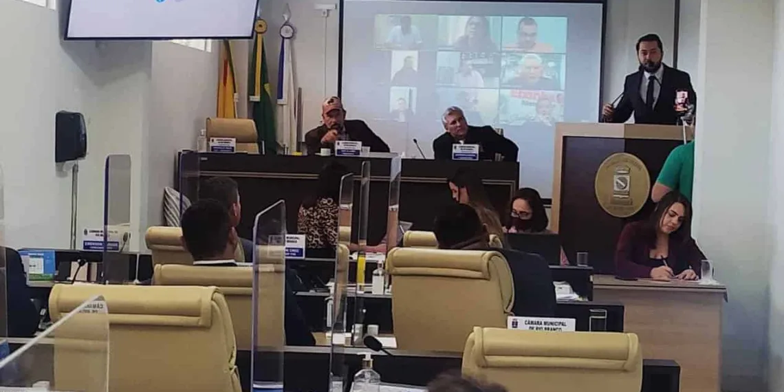 Troca de farpas ocorreu durante sessão na Câmara Municipal de Rio Branco nesta quarta-feira, 6 (Foto: Dell Pinheiro)