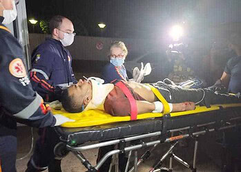 Jovem identificado como Luian da Silva ficou em estado grave e foi encaminhado ao Pronto-Socorro (Foto: Cedida)
