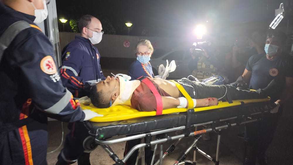 Jovem identificado como Luian da Silva ficou em estado grave e foi encaminhado ao Pronto-Socorro (Foto: Cedida)