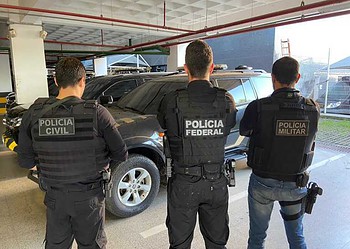 Mandado de busca e apreensão foi cumprido na capital acreana (Foto: Ascom/PF)