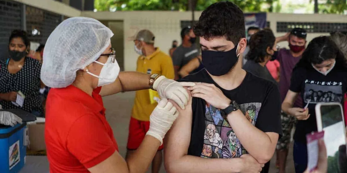 Contra covid: Rio Branco vai liberar 4° dose da vacina para pessoas a partir de 18 anos e realizará mutirão noturno no fim de semana