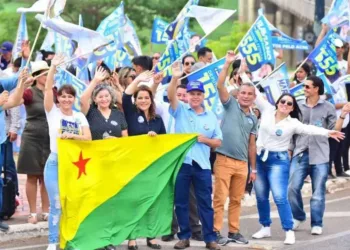 Ao lado de Márcia e Flaviano, Mara Rocha inicia campanha ao governo com caminhada no Calçadão