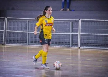 Colegas de Pietra Medeiros recebem notícia de sua morte após jogo e são consoladas em quadra