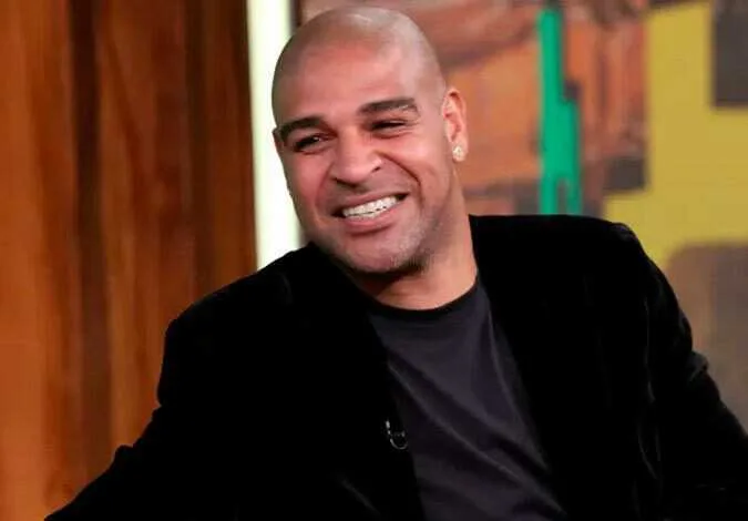 Adriano Imperador vive affair com neta de Gretchen de 18 anos de idade, diz jornal