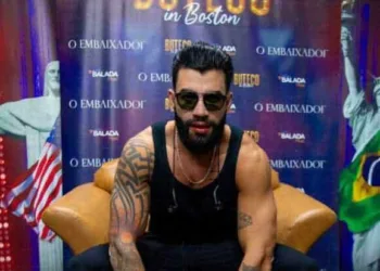 Gusttavo Lima tem o colar furtado durante show em São Luís; vídeo flagrando o momento exato do roubo viralizou na web
