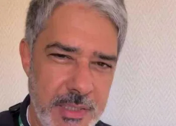 William Bonner explica o motivo de ter ignorado Ivete Sângalo na saída do Projac: "Cumpri o protocolo de segurança"