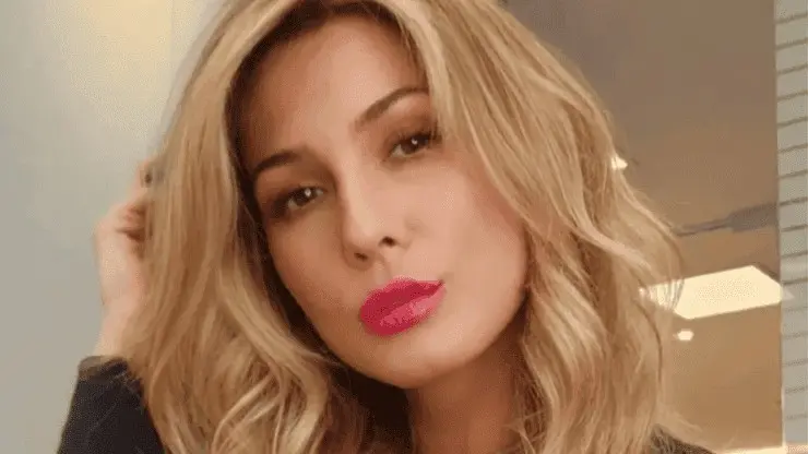 Lívia Andrade é detonada por público em primeiro dia na Globo: 'Rei na barriga' 1 Lívia Andrade é detonada por público em primeiro dia na Globo: 'Rei na barriga'