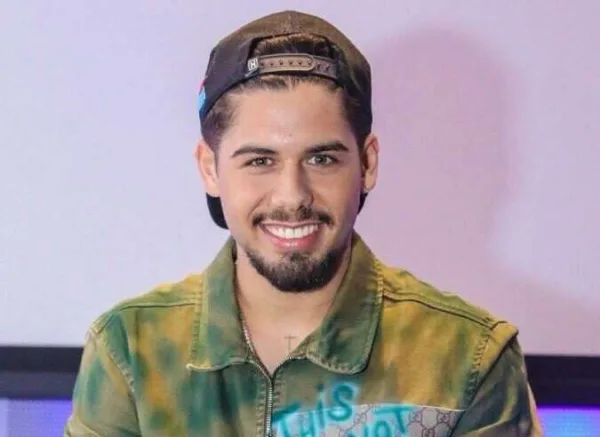 Zé Felipe solta alfinetada na compra de mil reais de Felipe Neto em figurinhas