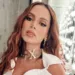 Anitta se emociona após receber prêmio no VMA's: "Cresci achando que não ia ter um futuro legal"