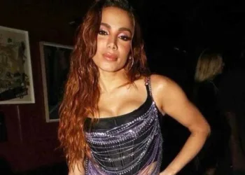 Anitta viraliza ao ficar “desnorteada” com prêmio da MTV