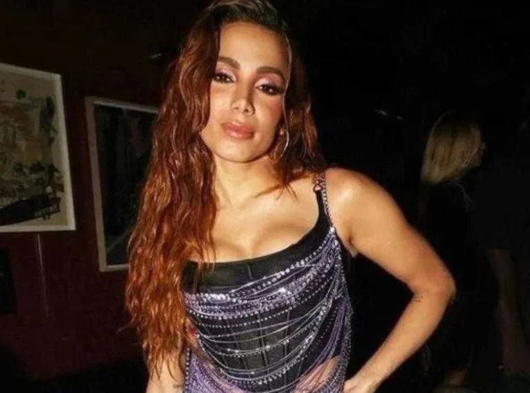 Anitta viraliza ao ficar “desnorteada” com prêmio da MTV