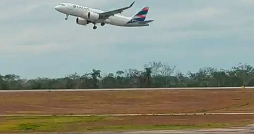 Em Rio Branco, avião “balança” com ventos fortes e piloto tem que arremeter; veja o vídeo