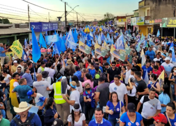 Com caminhada na Baixada da Sobral, Gladson Cameli inicia campanha para reeleição ao Governo do Acre