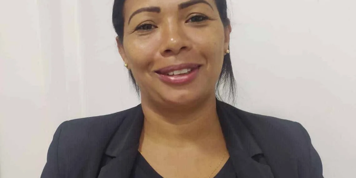"Por enquanto, ainda não sei em quem depositar a minha confiança no dia da votação", pontua a auxiliar de serviços gerais, Cleciana da Silva Santos (Foto: Dell Pinheiro)