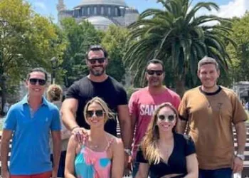 Os amigos Gigi Hanan, Igara Formighieri, Athineia e Sidney Zamora escolheram a Europa para merecidas férias