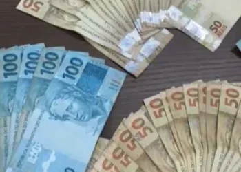 Mulher que aplicou golpe de R$ 10 mil em aposentada é encontrada pela polícia e devolve dinheiro na delegacia